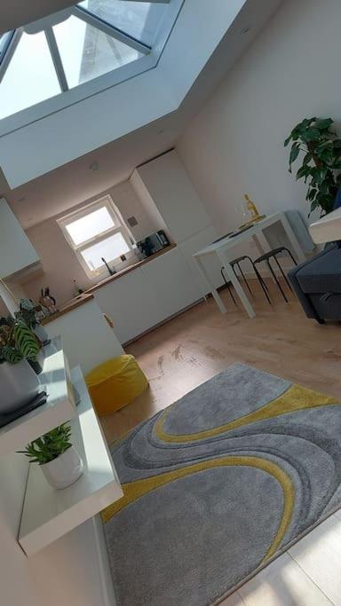 1 Bedroom Modern Duplex سوثامبتون المظهر الخارجي الصورة
